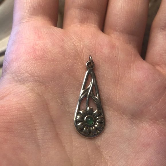 Sterling PIPIS Greek Chalcedony Flower Pendant - Picture 2 of 4